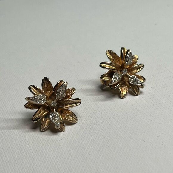 VINTAGE Gold-Tone Flower Clip On Earrings w/ Rhinestones - Picture 2 of 5